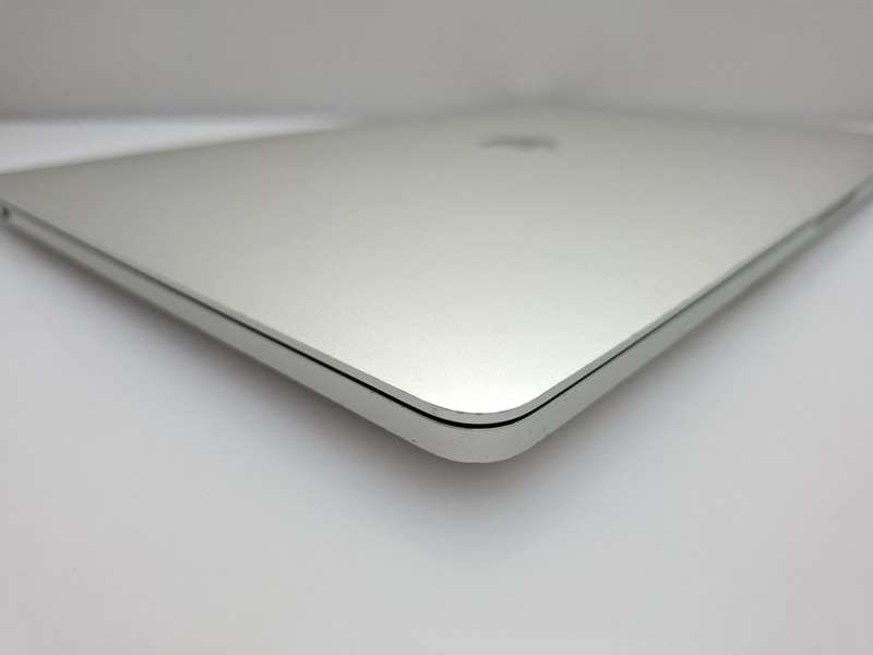 MacBook Pro 15-Inch "Core i7" 2.6GHz (Touch/Late 2016) 16GB RAM 256GB SSD Cracked LCD Silver (6 M...