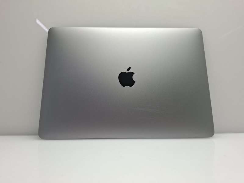 MacBook Air "Core i5" 13-Inch 1.6 GHz (2019) 8GB RAM 256GB SSD Space Gray Bright Spot + Cracked P...