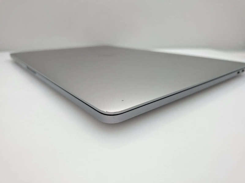 MacBook Pro 15-Inch "Core i7" 2.6GHz (Touch/Late2018) 16GB RAM 256GB SSD Bad Battery Space Grey (...