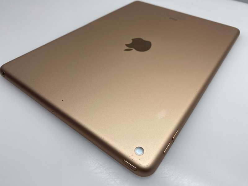Ipad 10.2" 8th Gen 32GB Wifi Only | Cracked screen | Gold