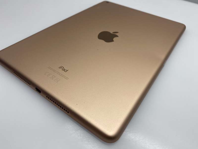 Ipad 10.2" 8th Gen 32GB Wifi Only | Cracked screen | Gold