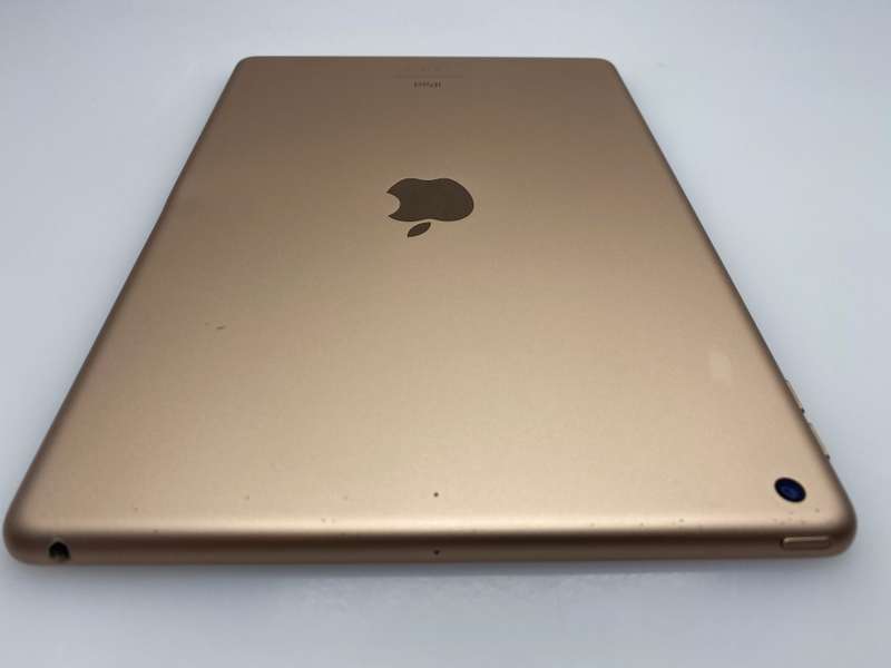 Ipad 10.2" 8th Gen 32GB Wifi Only | Cracked screen | Gold