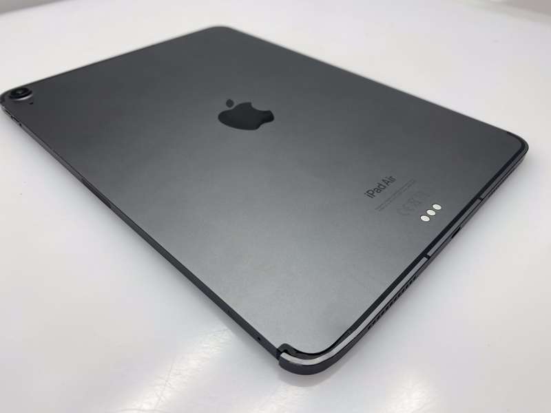 iPad Air 5th Gen (Wi-Fi/Cellular) 256GB | Cracked Screen | Space Grey