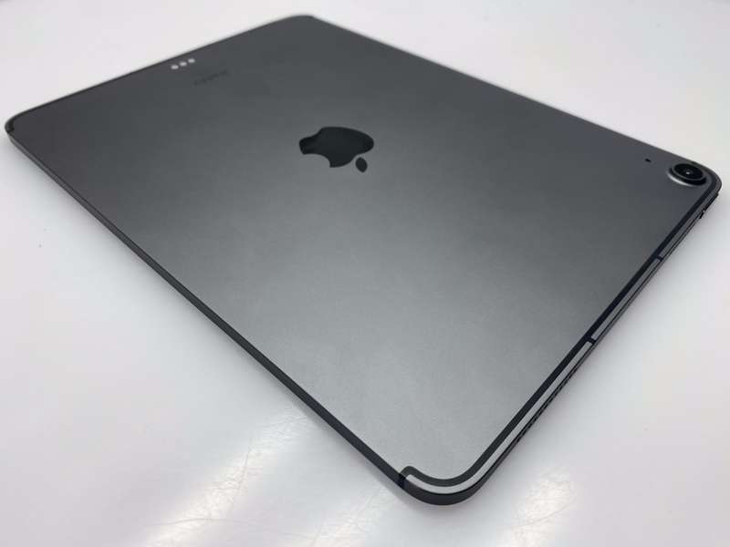 iPad Air 5th Gen (Wi-Fi/Cellular) 256GB | Cracked Screen | Space Grey
