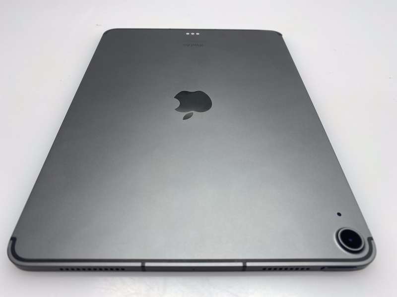 iPad Air 5th Gen (Wi-Fi/Cellular) 256GB | Cracked Screen | Space Grey