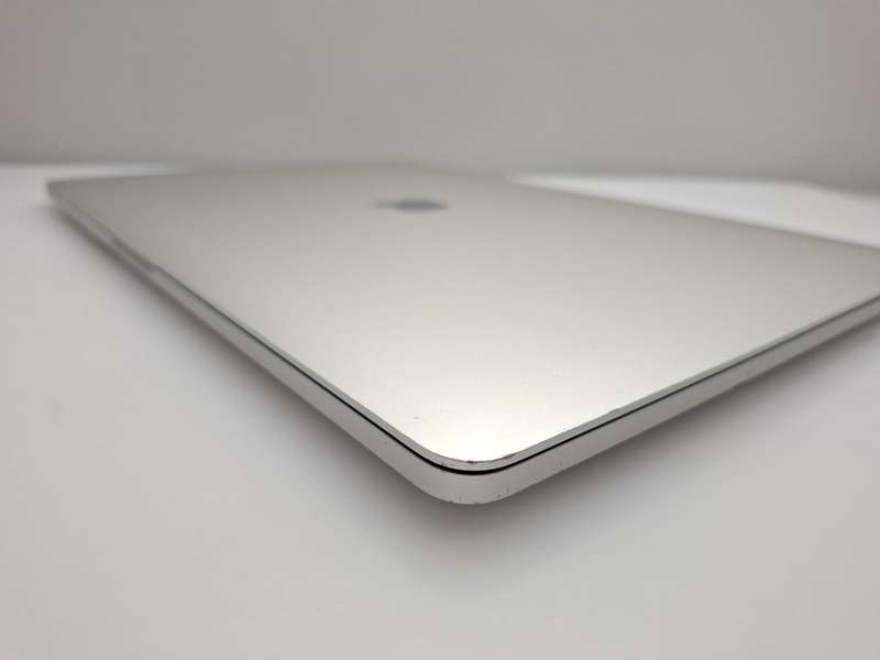 MacBook Pro 15-Inch "Core i7" 2.6GHz (Touch/Late 2016) 16GB RAM 256GB SSD Cracked LCD Silver (6 M...