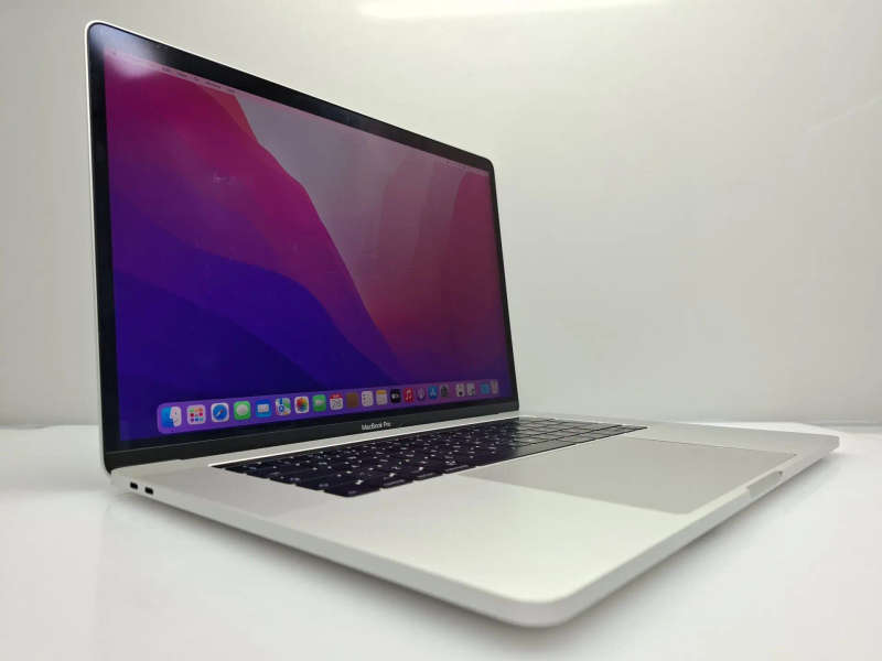 MacBook Pro 15-Inch "Core i7" 2.6GHz (Touch/Late 2016) 16GB RAM 256GB SSD Cracked LCD Silver (6 M...