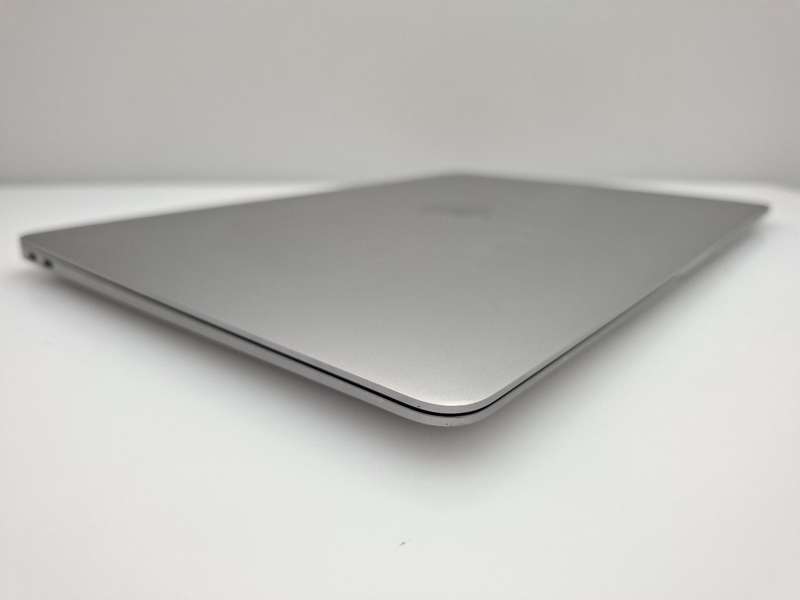 MacBook Air "Core i5" 13-Inch 1.6 GHz (2019) 8GB RAM 256GB SSD Space Gray Bright Spot + Cracked P...