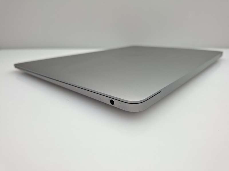 MacBook Air "Core i5" 13-Inch 1.6 GHz (2019) 8GB RAM 256GB SSD Space Gray Bright Spot + Cracked P...