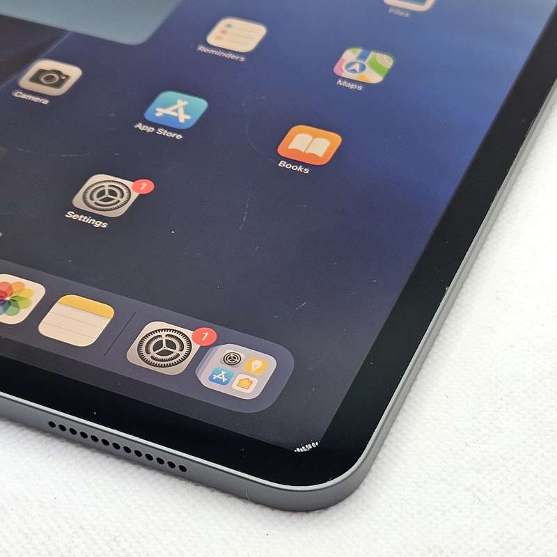 iPad Pro 11 1st Gen 256GB (WiFi Only) No Face ID And Bright Spots Space Gray (3 Month Warranty)
