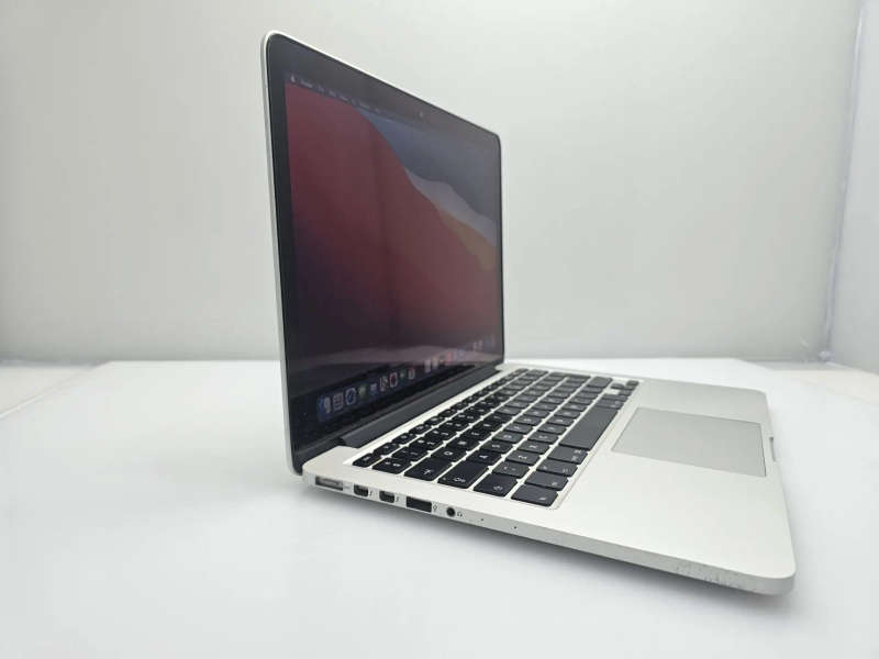 MacBook Pro 13-Inch (Mid 2014)  Core i5 | 8GB RAM | 256GB SSD | Silver | Minor LCD Burn