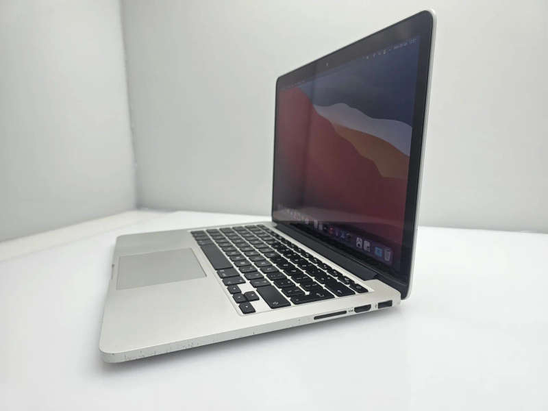 MacBook Pro 13-Inch (Mid 2014)  Core i5 | 8GB RAM | 256GB SSD | Silver | Minor LCD Burn
