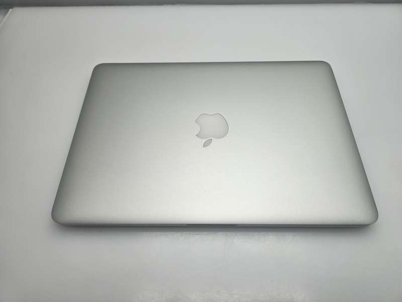 MacBook Pro 13-Inch (Mid 2014)  Core i5 | 8GB RAM | 256GB SSD | Silver | Minor LCD Burn