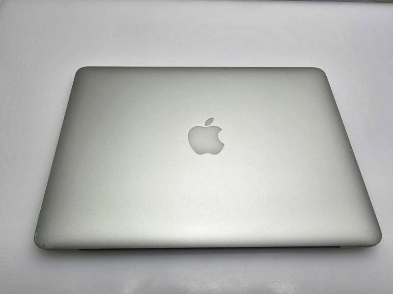 MacBook Pro 13-Inch (Mid 2014)  Core i5 | 8GB RAM | 256GB SSD | Silver | Minor LCD Burn