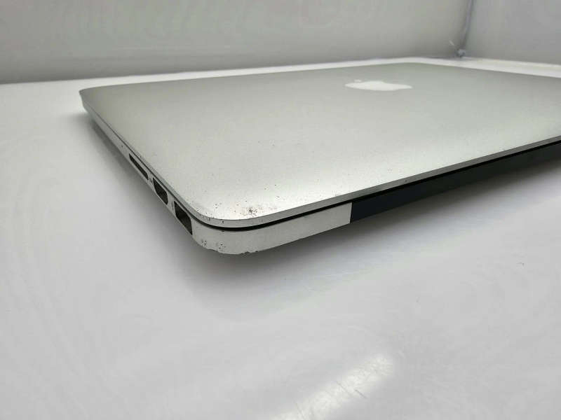 MacBook Pro 13-Inch (Mid 2014)  Core i5 | 8GB RAM | 256GB SSD | Silver | Minor LCD Burn