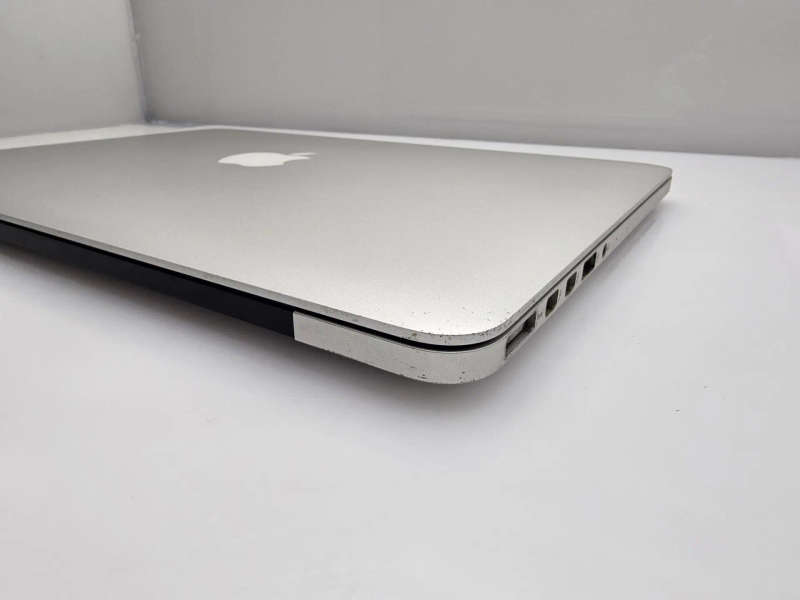 MacBook Pro 13-Inch (Mid 2014)  Core i5 | 8GB RAM | 256GB SSD | Silver | Minor LCD Burn