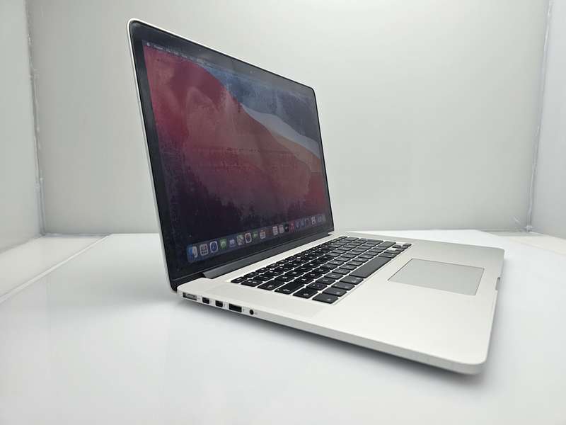MacBook Pro "Core i7" 15-Inch 16GB RAM 256GB SSD (Mid 2015) Silver
