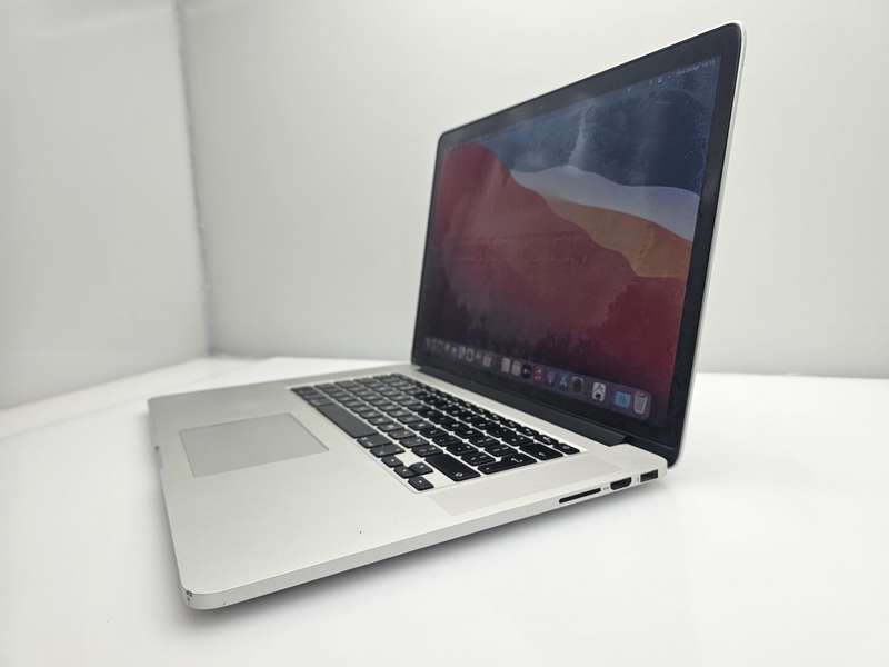 MacBook Pro "Core i7" 15-Inch 16GB RAM 256GB SSD (Mid 2015) Silver