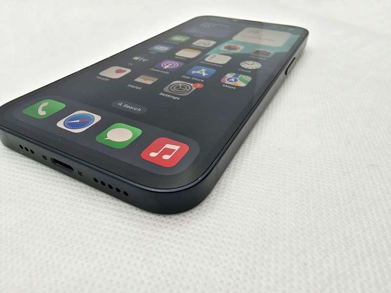 iPhone 13 128GB Midnight No Face ID (6 Month Warranty) + Screen Protector Bundle Value: R200