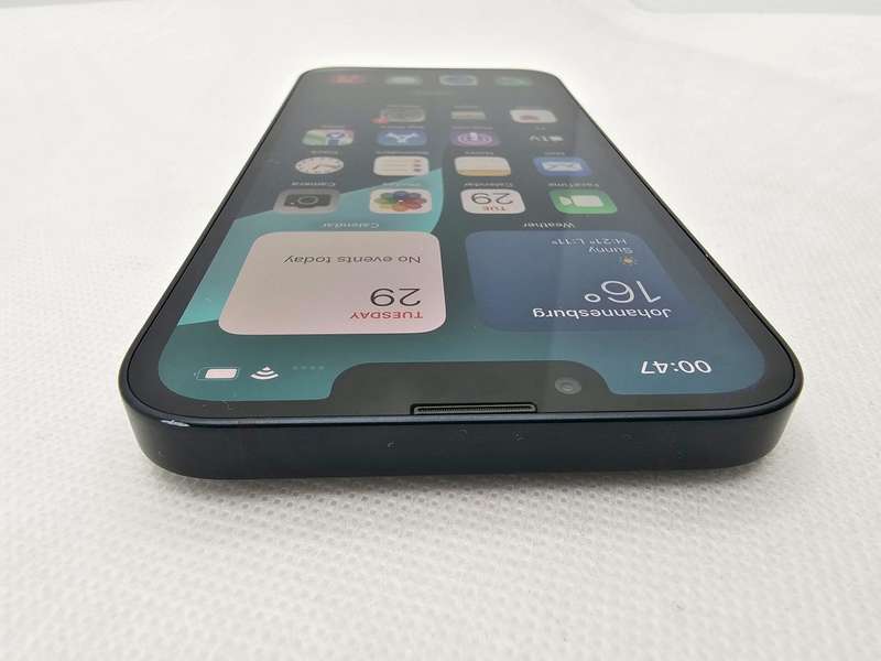 iPhone 13 128GB Midnight No Face ID (6 Month Warranty) + Screen Protector Bundle Value: R200