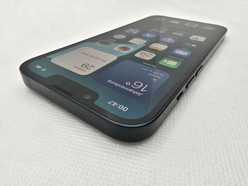iPhone 13 128GB Midnight No Face ID (6 Month Warranty) + Screen Protector Bundle Value: R200