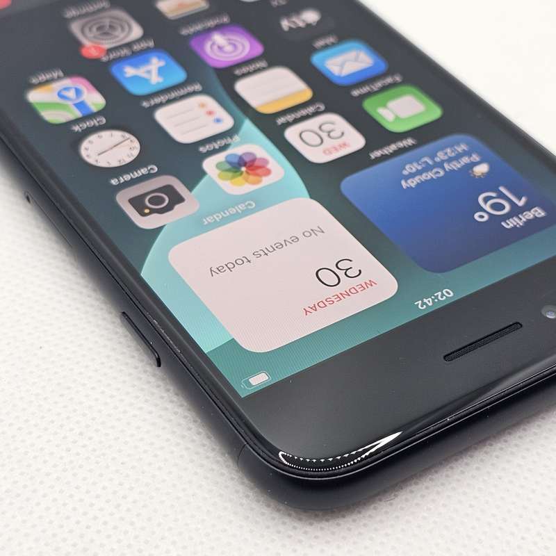 iPhone SE 2020 64GB Black (3 Month Warranty)