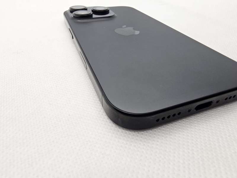 iPhone 16 Pro 128GB Black (12 Month Warranty) - Mint Condition
