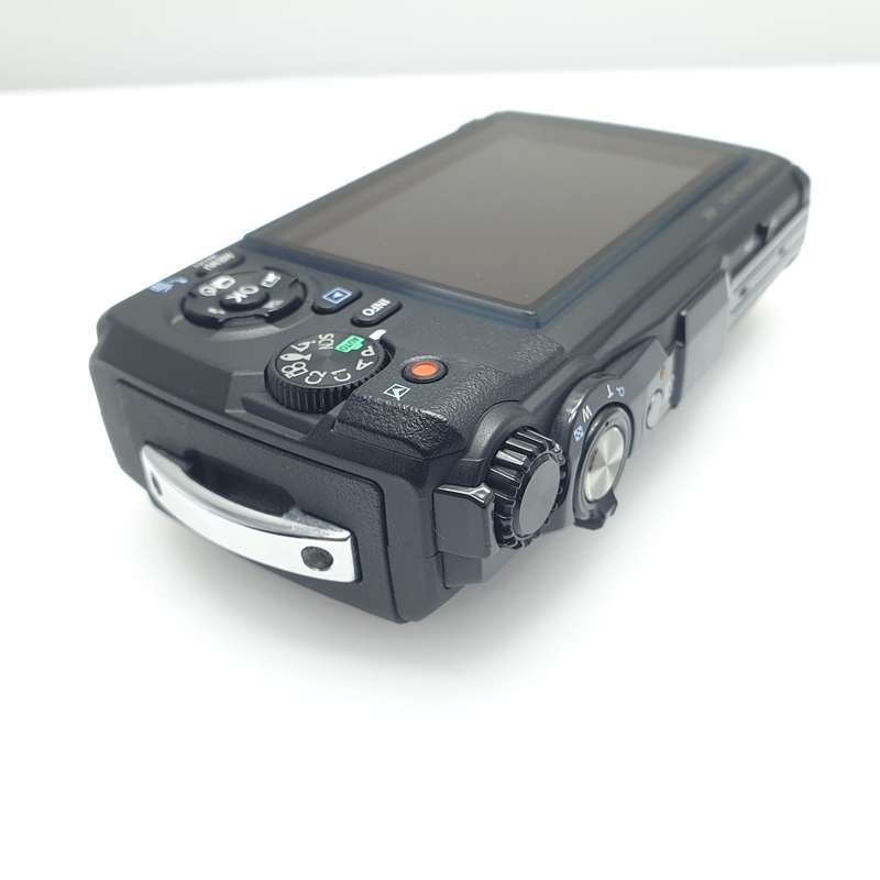 Olympus Tough TG-5 Black + Underwater Case PT-058 (6 Month Warranty)