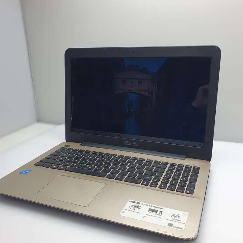 Asus X555L "Core i7" 8GM RAM 256GB SSD Bad Battery Black