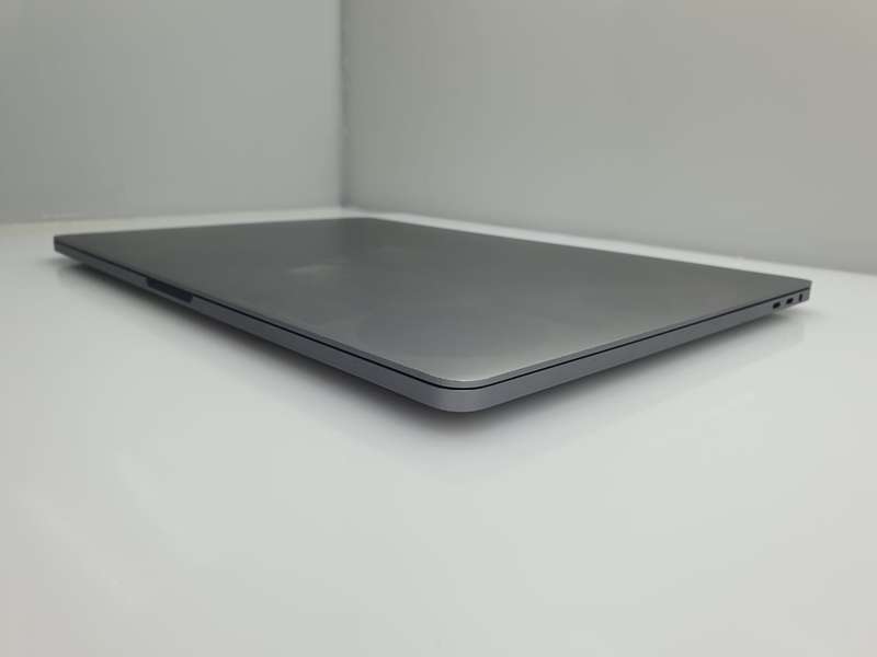 MacBook Pro "Core i7" 16 Inch 16GB RAM 512GB SSD (2019) No TouchBar  Space Grey