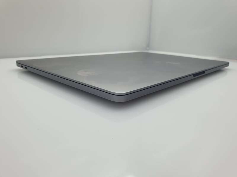 MacBook Pro "Core i7" 16 Inch 16GB RAM 512GB SSD (2019) No TouchBar  Space Grey