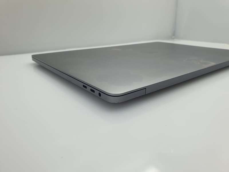 MacBook Pro "Core i7" 16 Inch 16GB RAM 512GB SSD (2019) No TouchBar  Space Grey
