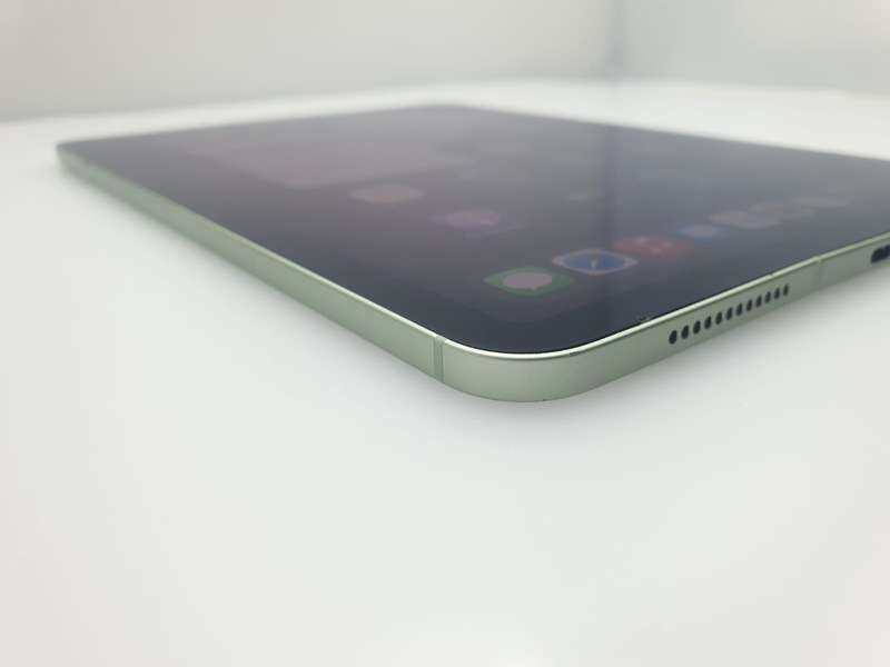 iPad Air 4th Gen 256GB (Wifi/Cellular) |Bent Casing| Cracked Screen| Bright Spots| Silver