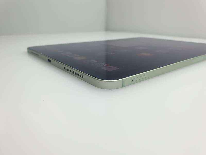 iPad Air 4th Gen 256GB (Wifi/Cellular) |Bent Casing| Cracked Screen| Bright Spots| Silver