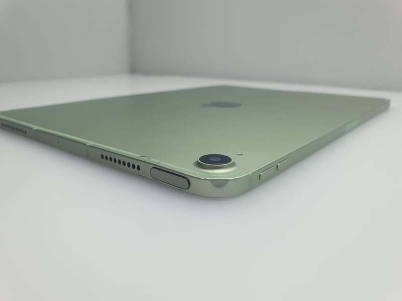 iPad Air 4th Gen 256GB (Wifi/Cellular) |Bent Casing| Cracked Screen| Bright Spots| Silver