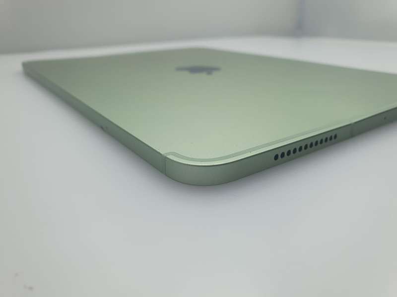 iPad Air 4th Gen 256GB (Wifi/Cellular) |Bent Casing| Cracked Screen| Bright Spots| Silver