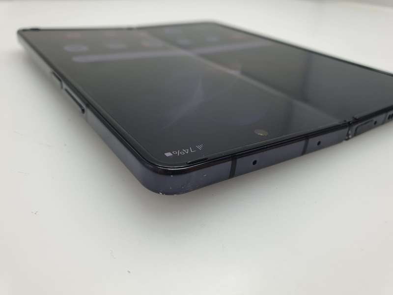 Samsung Galaxy Z Fold 4 Dual Sim 256GB Casing Slightly Bent Phantom Black (6 Month Warranty)