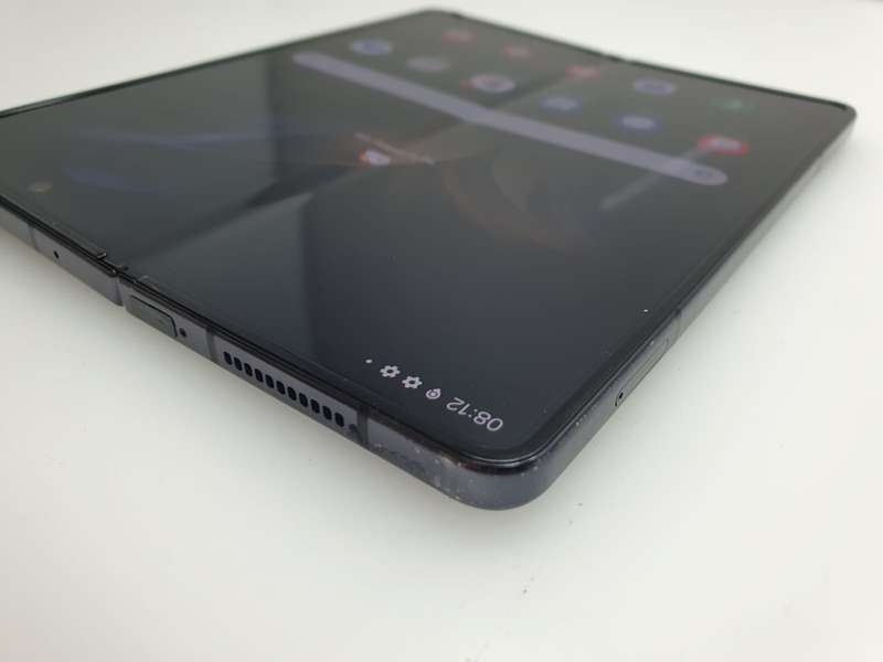 Samsung Galaxy Z Fold 4 Dual Sim 256GB Casing Slightly Bent Phantom Black (6 Month Warranty)