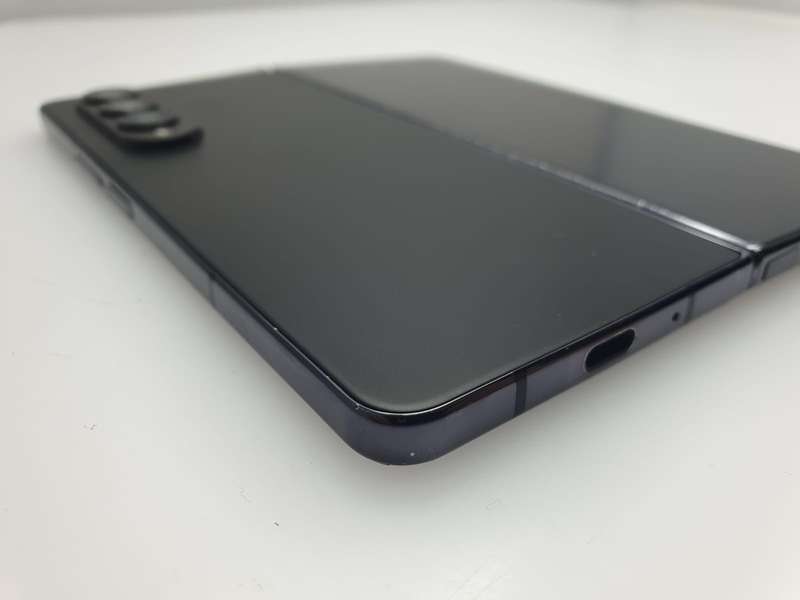 Samsung Galaxy Z Fold 4 Dual Sim 256GB Casing Slightly Bent Phantom Black (6 Month Warranty)