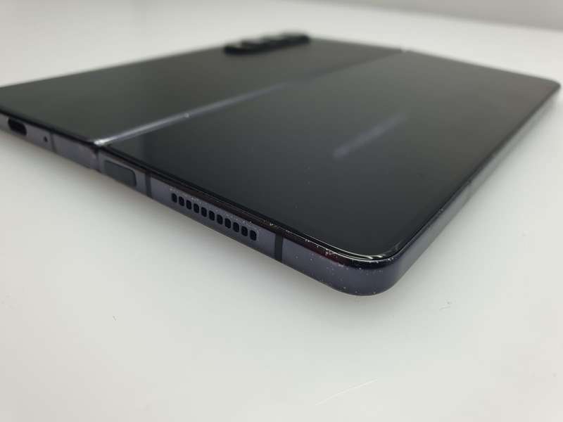 Samsung Galaxy Z Fold 4 Dual Sim 256GB Casing Slightly Bent Phantom Black (6 Month Warranty)