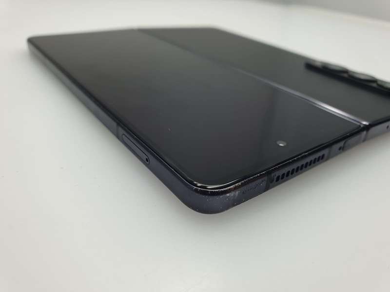 Samsung Galaxy Z Fold 4 Dual Sim 256GB Casing Slightly Bent Phantom Black (6 Month Warranty)