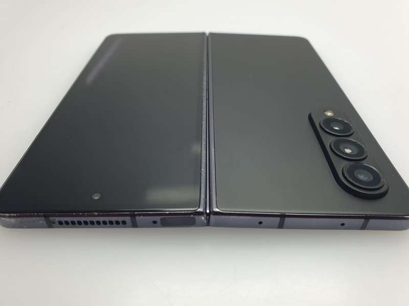 Samsung Galaxy Z Fold 4 Dual Sim 256GB Casing Slightly Bent Phantom Black (6 Month Warranty)