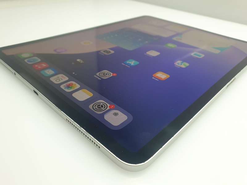 iPad Pro 12.9" 3rd Gen (Wifi Only) Silver | LCD Damage |