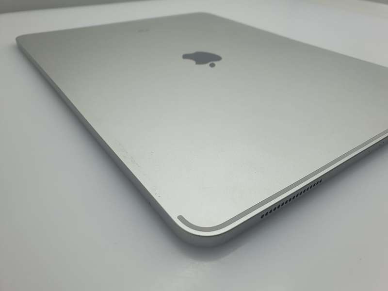 iPad Pro 12.9" 3rd Gen (Wifi Only) Silver | LCD Damage |