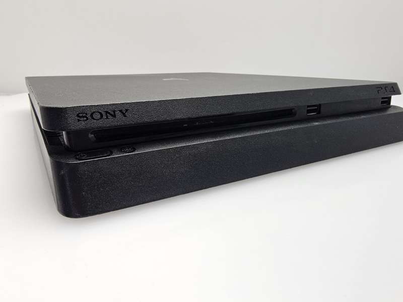Playstation 4 1TB SSD Black + HDMI Cable + Charger + 1 Controller