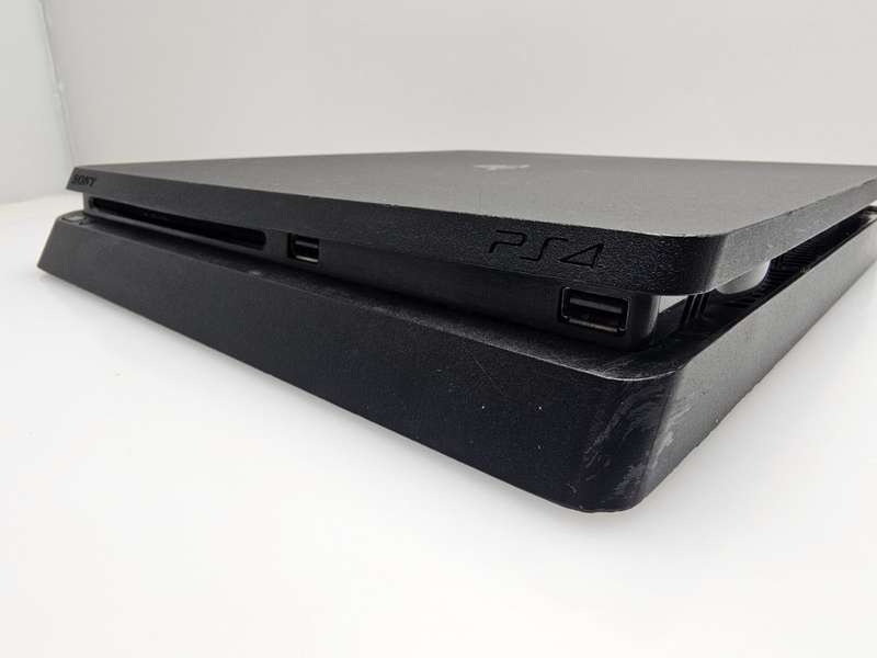 Playstation 4 1TB SSD Black + HDMI Cable + Charger + 1 Controller