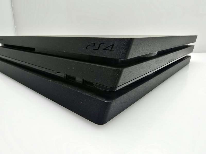 Playstation 4 Pro 1TB SSD Black + HDMI Cable + Charger + 1 Remote