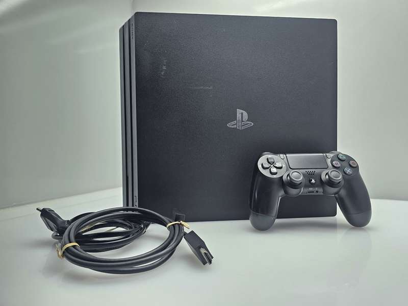 Playstation 4 Pro 1TB SSD Black + HDMI Cable + Charger + 1 Remote