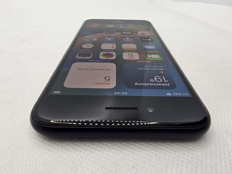 iPhone SE 2022 64GB Black (6 Month Warranty)