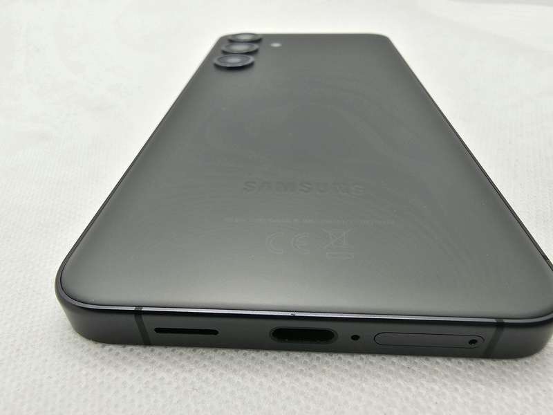 Samsung Galaxy S24 256GB Dual Sim Black (12 Month Warranty) Mint Condition